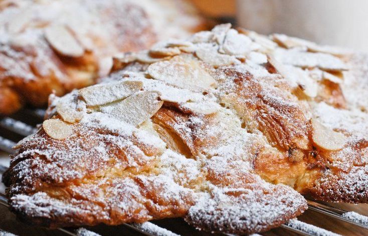 6 Freshly baked Croissants - Ôfauria